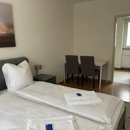 Modest In The Center - Cross 4 Apartment Zurich