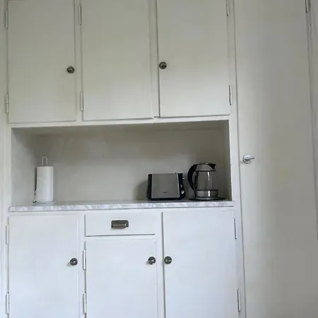 Modest In The Center - Cross 4 *