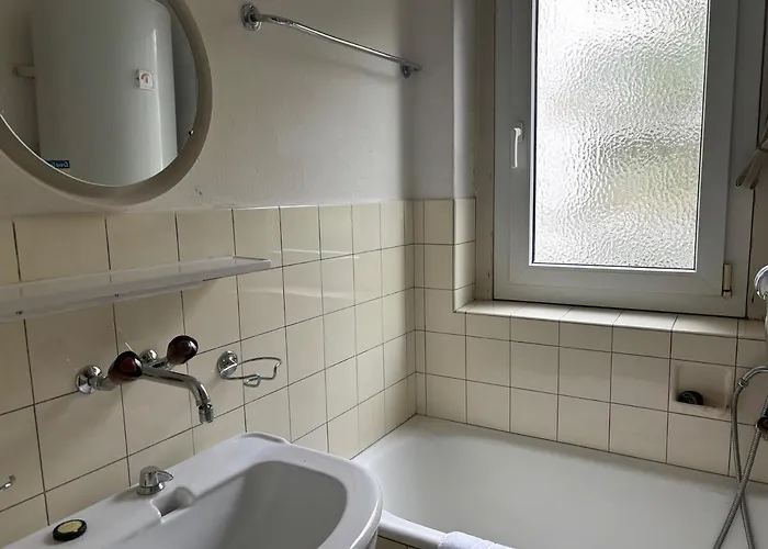 Apartment Modest In The Center - Cross 4 Zürich